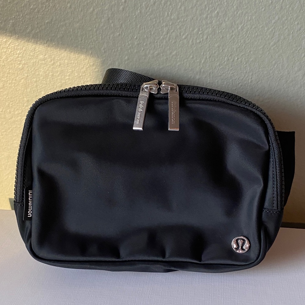 Lululemon 2L Belt Bag